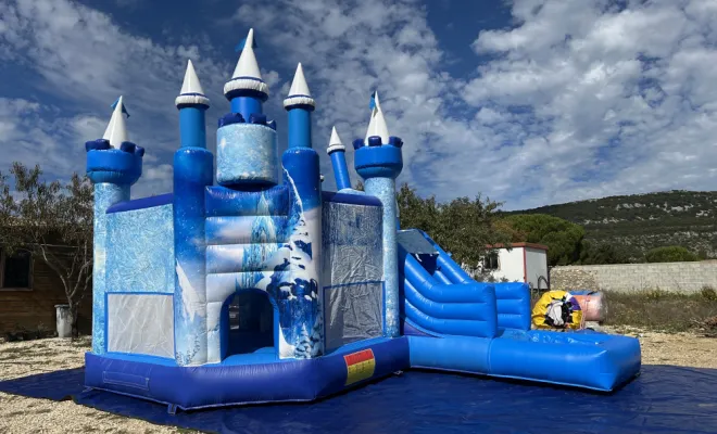 petit chapiteau blanc/ bleu 5x6x6